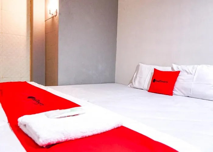 RedDoorz @ Citraland Surabaya Hotel